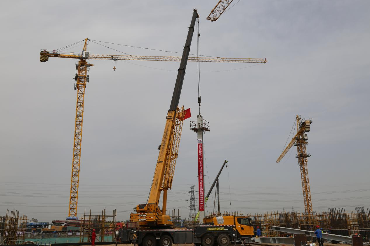 任丘熱電二期工程完成3號(hào)鍋爐鋼架首鉤吊裝